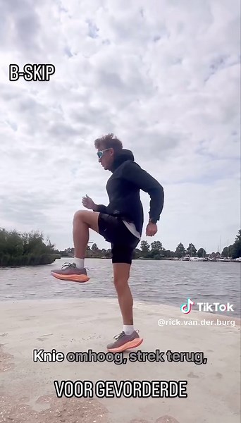 Correcte uitvoering van hardloop skips voor betere techniek