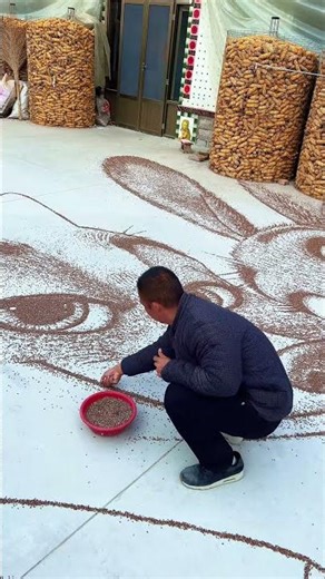 我的農村生活 技藝真厲害！#朱迪尼克 #我的農村生活 #畫畫 （视频来源：周明星）