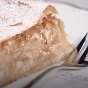 🍏🥧 Baking the real Viennese apple strudel is a true art - the dough must be so thin that you can read a book through it! Pastry chef Rudolf Swonar reveals its secret: | DW Euromaxx
