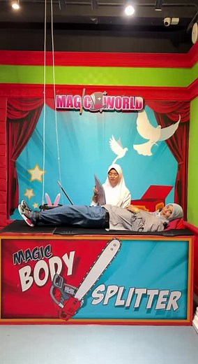 Magic Body Splitter: A Stunning Chainsaw Illusion