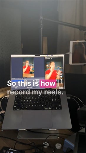 I record my reels directly from the computer using OBS Studio to ensure top quality. This setup lets me preview how it'll look on social media right as I'm recording, so I can get the framing perfect from the start. It saves TONS of time and spares me the rework.🙌 I use a vertically tilted camera, but you can easily replicate this setup using your phone as the camera, whether you're on Windows or Mac. 💻 | Felippe Nardi - Virtual Audience Experiences
