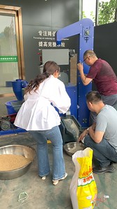 47K views · 683 reactions | Rubber Roller Rice Milling Machine with destoner ,and broken rice sorter Capacity 300Kg/hour for pure rice !!#rubberrollerricemill #backbonemachinery #brownricemill #destoner | Mini Rice Mill Machine | Facebook