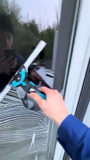 “Crystal Clear Window Cleaning with Squeegee 🧽✨”#windowcleaning #cleaningtips#homecleaning #squeegee