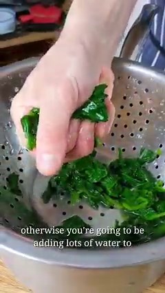 How to wash spinach! And how to cook and drain ready to use in your dish of choice, or freeze for a later date 🌱 Anyone making the Coronation Quiche this weekend? We weren't that inspired by it! But pleased to see a dish celebrating vegetables. #LiveLifeOnTheVeg | Riverford