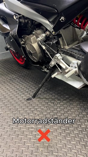 Wie machst du es? 😂 #bumaracing #montageständer #motorrad #bikelife