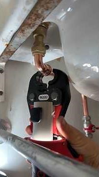 How to fix a leaking isolation valve and tap! #asmr #howto #diy #foryou #shorts #subscribe #tools