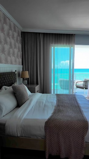 Sandals Royal Bahamian is where it’s at y’all. Perfect destination for a wedding, honeymoon, romantic couples getaway, or just an adults only escape with your besties! Holler at your girl for a limited time special offer for bookings at all Sandals and Beaches Resorts! #sandalsresorts #SandalsRoyalBahamian #AllInclusiveVacations #aisletoisle #yourfavoriteta | Tricia Jean Allen