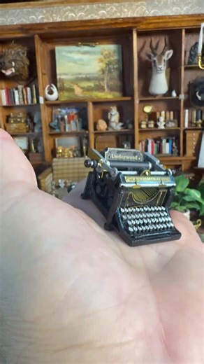 Classic #Underwood typewriter in miniature made by the immensely talented Ken Byers in 1/12 scale available in my latest estate auction happening now in my eBay store. Link in bio and be sure to sign up for my newsletter updates so you know about the my MiniWorld sales and events!! | D. Thomas Miniatures