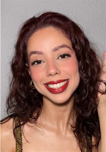 Descubra o Batom Vermelho da Ruby Rose na Cor CS04