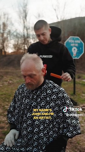 Free haircut for the homeless 💈but a conversation worth a million dollars 💚🥹 wait for the end! #vicblends