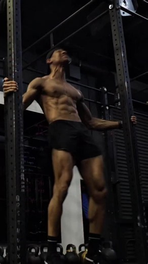 KNEE HEALTH ⚙️| Starting with deep knee bends often don’t build knee health. They test it ⬇️ If it feels unstable at the bottom, your strength doesn’t match the demand. Build the range. Extensions. Step-downs. Single-leg strength. Quad and ankle stability. Full bend control. Train the weak position. Then depth feels stable, strong and reliable. #mobility #motivation #fitness #goals #gym