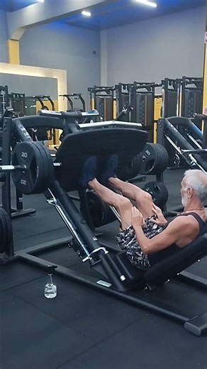leg press prá desenvolver músculos flexores da coxa. #motivation #treino #energia #academia