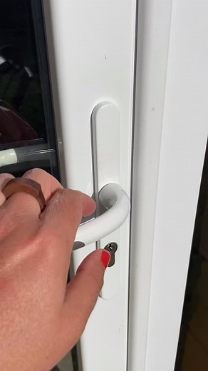 LE MEILLEUR DES AVIS CLIENT Encore mieux que 5 étoiles sur Google ou la plateforme avec laquelle ils ont réservé leur séjour au Petit Gîte Alessentiel !! Je vous présente aujourd’hui le Best des avis clients !! Une belle intention, un geste simple, un peu oublié d’ailleurs, qui ici revient pour mon plus grand bonheur 🥹 Cette intention c’est ma plus belle reconnaissance ! Et c’est pour ça que j’adore ce job : les relations humaines, les vraies, tout simplement !! Bref, cette carte je vais la gar