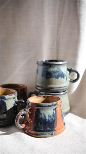 Check out these DELICIOUS cups made by the crafty hands of one of our studio members, Danny! It was an absolute joy to see him really thinking through this new handles design and leaning in, then to pull these out of the glaze kiln and see those colours… just WOW! 🔥🔥 One of the best parts about our memberships is you get all hours access (yes, 24 hours a day, 7 days a week 🤯😍) So having no time to create is no longer an excuse! Plus you get to meet, be inspired by and create alongside our ep