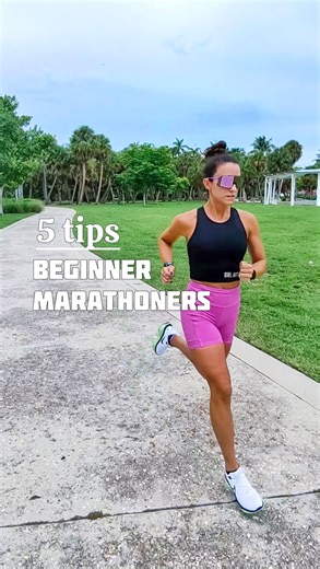 Steph Pi • DPT | running coach on Instagram: "training for your first marathon doesn’t have to be daunting 😉 if you follow a few basic tips you’ll get through it just fine and no matter what, you’ll be so proud of yourself (and inspire so many people around you!). these 5 tips are at the top of the list imo👇🏼 1. GRADUAL is the word of the cycle! I like to prescribe runs every other day with 1 being a long run—where you’ll increase by 1/2mi to 1mi every week. Once you get 