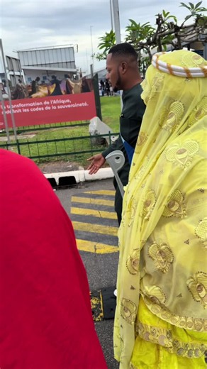 @Agence NOUR ✈️🕋❤️ loin d’un partenariat j’ai payée à la sueur de mon front comme tout le monde👌 loin de l’argent… merci pour tout se que vous avez faire pour ma mère je vous dois tellement de vidéo merci d’avoir pris soin delle ❤️❤️❤️❤️@Monsieur Amiah 😎