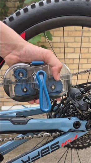 How to use a chain cleaner #carbonfiber #mtbreview #bicycle #automobile #bicycle #mtbcycle #mtbtech