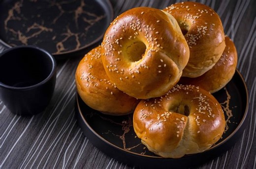 Sering Dikira Sama, Ternyata Inilah Perbedaan Bagel dan Donat - Bobo
