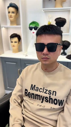 Short hair is cool in summer men's wig
