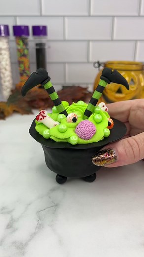 Witches Cauldron Cupcakes | Halloween Baking Ideas