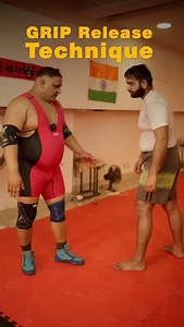 Grip todna hi kaafi nahi— Control lena hi real technique hai 💥 Train the basics. Win the exchanges. Grip Release Technique | Wrestling Hand Escape & Control Grip Release Technique ka objective hai opponent ki pakad ko minimum effort maximum timing ke saath break karna, aur turant apni positioning aur control secure karna. Ye hand fighting aur neutral wrestling ka foundational skill hai. #GripReleaseTechnique #HandFighting #WrestlingTraining #IndianWrestling #CombatSports Dharambir | Dharambir P