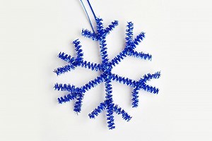 Easy Snowflake Pipe Cleaner Ornaments