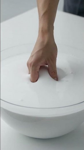 비뉴턴 유체 - 액체가 고체로 변신한다! 💧 #유체역학 #과학 | Non-Newtonian Fluid - Liquid That Becomes Solid! 💧