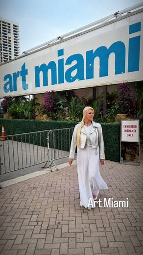 5.5K views · 162 reactions | I come to Art Miami every year because it's place where art brings people together. It makes our collective mind more vibrant, connecting us through creativity! Are you planning to come? | ANNA ART Publishing | Facebook
