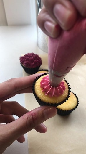 Satisfying Mini Cupcakes Decorating Ideas
