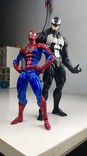 Unboxing Venom & Spiderman Action Figures | Marvel Legends