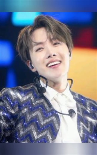 Ah even they're angry face melts my heart away 💜