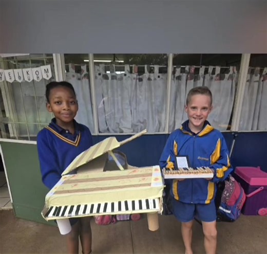 Ons Graad 2 maats het musiek instrumente gemaak van herwinbare materiaal. #disnfeesomnkrugietewees #laerskoolkrugerpark | Laerskool Krugerpark