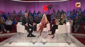 Kinder oder keine Kinder? Rapperin Katja Krasavice hat sich klar entschieden: Sie will keine Mutter werden - und steht selbstbewusst zu dieser Haltung. Im Gespräch mit Sozialwissenschaftlerin Prof. Claudia Rahnfeld diskutiert sie bei stern TV über gesellschaftliche Erwartungen, Rollenbilder und den Druck, den viele Frauen spüren. #sternTV | stern TV