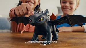 Bring home the adventure with the Tame & Train Interactive Toothless. Unlock 60 sounds and watch Toothless transform through 5 playful personalities as your bond grows! | Spin Master Australia