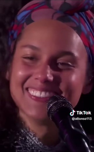 Nostalgic Moments of Live Music with Alicia Keys and John Mayer