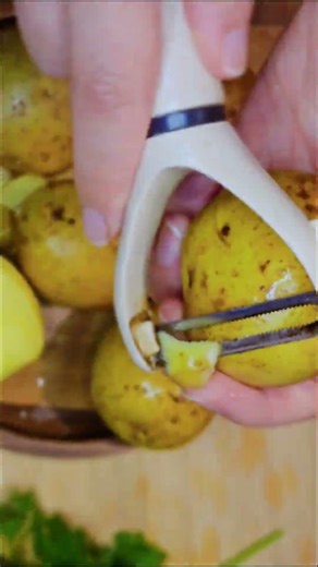 Crispy Homemade Potatoes 🥔 | Easy & Budget-Friendly Recipe #budgetmeals #eatclean #cooking