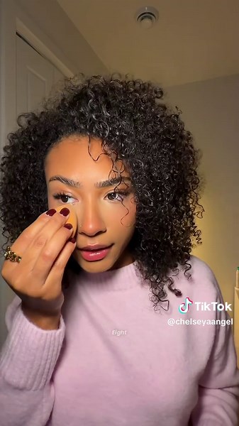 Realise I never introduce myself, so here’s 10 facts about me :P #curlyhair #makeuptutorial #introducemyself #curls @Hourglass Cosmetics @Sephora Collection @realtechniques @Pixi Beauty @Laura Mercier @Fenty Beauty @M·A·C Cosmetics Canada @NYX Cosmetics Canada