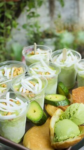 Công thức kem bơ ngon: - 1.3kg bơ - 5 lá gelatin - Sốt kem: 15g bột năng, 15g bột bắp, 380g sữa đặc, 450ml sữa tươi, 2g bột trà xanh, 400ml nước cốt dừa, - Topping: dừa sợi, đậu phộng #CKK chúc các bạn làm #KemBo #KemTraiCay thành công! #xuhuong #reelschallenge | Món Ngon Dễ Làm