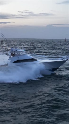 “Taylor Jean” . . . . . #fishing #sportfishing #sportfishingboat #fish #boatsdaily #vikingyachts | Grant Slam Photography