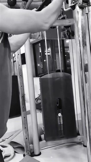 tricep pushdown with machine#gymlover