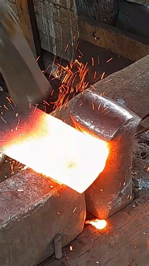 blacksmith's skills in making a crowbar for the ground..‼️ #medievalblacksmith #fypviralシ