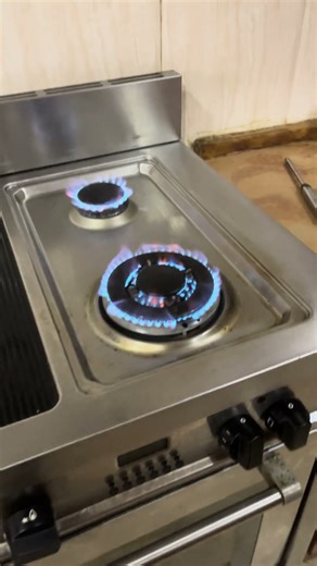 Thorough servicing of 6-burner cooker. #kitchen #cooking #gas #food #cleaning