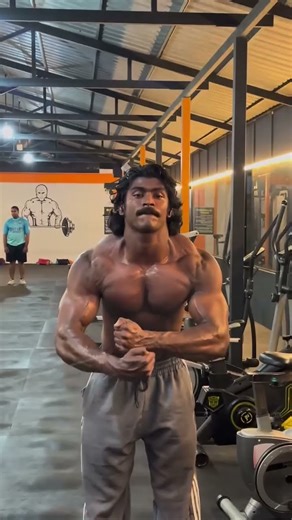 Pov 🗣️:"Bulky posing routine in gym 🔱☘️"...... #bodybuilding #motivation #shorts #zodiac #baki #bome