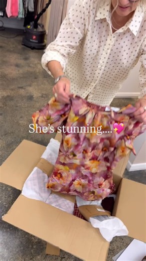 Bold, yet beautifully feminine 🌸 . https://rubyroseteawamutu.nz/collections/new-arrivals/products/style-flopufmidpm | Ruby Rose Boutique