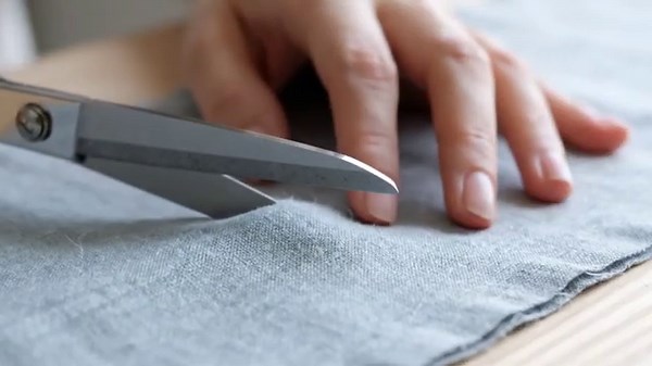 The Most Satisfying Scissors Sound