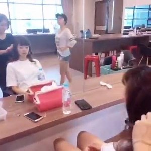 EK Korean Makeup & Hairdo Course (1 to 1 Advanced Course) Trainer : Eesha KE Student: 금희 1 day or 3 days Tuition lessons (One to One or Group) For more information , Please email us at ekmakeupstudio@gmail.com Cheers EK #小班制 #bride #bridalhair #bridalhairdo #wedding #beautifulpeoples #magazine #hairdocourse #advancedcourse #koreanmakeup #koreanhairdo 26/6/16 | ek makeup studio