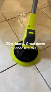 201 reactions · 13 comments | Zaboravi bolna leđa i ribanje na koljenima. Električna četka s teleskopskom drškom čisti umjesto tebe – brzo, temeljito i bez muke. Idealna za fuge, pločice, auto, terase i više. Dolazi s 2 baterije i 3 nastavka! | Superishka shop | Facebook