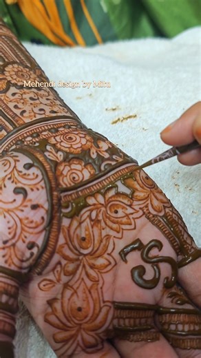 Filling time 🌿 | Mehendi design by Mitu
