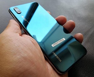 9.8K views · 158 reactions | Checked out our Huawei P20 unboxing and hands-on video yet? #SeeMooore #HuaweiP20 | TechNave | Facebook