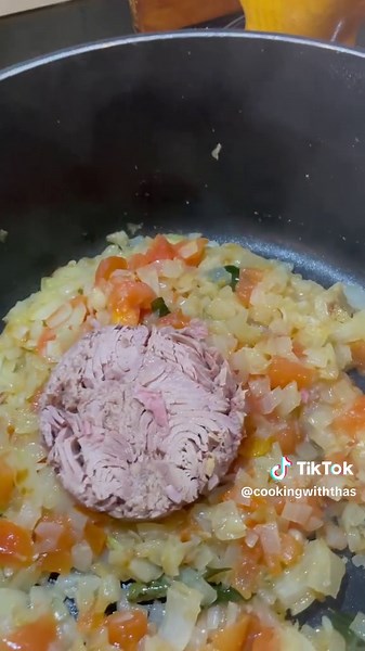 Tuna Potato Roast- Flavourful & Delicious. 👇Ingredients Oil- 1 tbsp Onions, chopped- 2 large-sized onions Ginger- garlic paste- ½ tbsp Curry leaves- 1 sprig Tomato, chopped- 1, large sized Canned tuna- 2 cans Kashmiri chili powder- 2 tsp (for more heat add regular chili powder) Turmeric powder- ¼ tsp Coriander powder- ½ tbsp Garam masala- 1 tsp Salt- 1½ tsp Cooked potatoes- 2, diced Lemon juice- 1 tbsp Cilantro, chopped- ¼ cup • • • #cannedtuna #tunaroast #tunarecipesideas #kerala #keralagram #